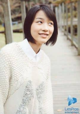 駿河屋 中古 能年玲奈 上半身 衣装白 セーター 目線右上 笑顔 ロゴ入り Lespros Entertainment 能年玲奈ファンクラブ くるぶし Lespros レプロ公式オンラインショップ 生写真 その他女性