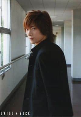 駿河屋 -<中古>BREAKERZ/DAIGO/上半身・学ラン黒・振り向き・背景室内