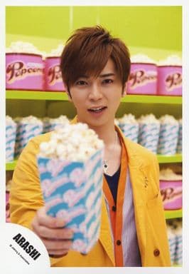 駿河屋 中古 嵐 松本潤 バストアップ ジャケット黄色 右手ポップコーン Arashi Live Tour Popcorn 公式生写真 嵐