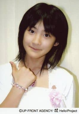 駿河屋 -<中古>Berryz工房/嗣永桃子/衣装白・バストアップ・右手指たて