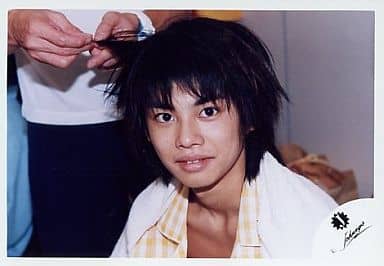 駿河屋 中古 ジャニーズjr 今井翼 横型 衣装白 バストアップ ヘアメイク 公式生写真 男性生写真