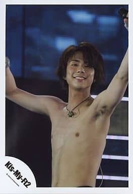 駿河屋 中古 Kis My Ft2 北山宏光 ライブフォト 上半身 上半身裸 ネックレス 笑顔 背景青 公式生写真 Kis My Ft2