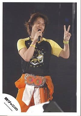 駿河屋 中古 関ジャニ 丸山隆平 膝上 蜂のイラストtシャツ 左手ピース 男性生写真 駿河屋 中古 関ジャニ 丸山隆平 膝上 蜂のイラストtシャツ 左手ピース 男性生写真