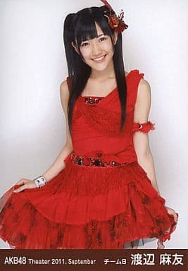 駿河屋 - 【買取】渡辺麻友/膝上/両手スカート/劇場トレーディング生