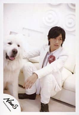 駿河屋 中古 News 錦戸亮 犬 白スーツ 公式生写真 男性生写真 駿河屋 中古 News 錦戸亮 犬 白スーツ 公式生写真 男性生写真