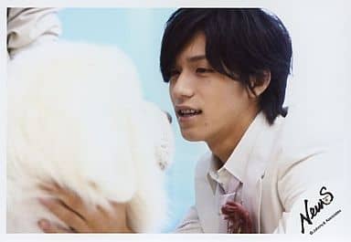 駿河屋 中古 News 錦戸亮 横型 顔アップ 白スーツ 犬見つめ 公式生写真 男性生写真 駿河屋 中古 News 錦戸亮 横型 顔アップ 白スーツ 犬見つめ 公式生写真 男性生写真