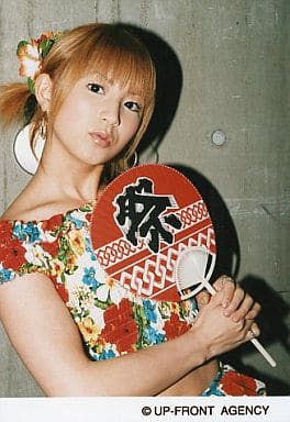 駿河屋 -<中古>矢口真里/上半身・うちわ/公式生写真(女性生写真)