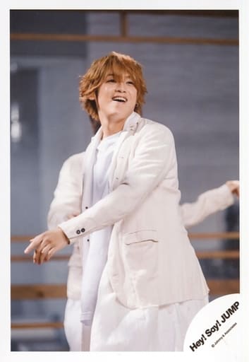 駿河屋 -<中古>Hey!Say!JUMP/髙木雄也/膝上・衣装白・体左向き・顔 