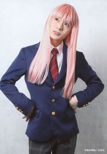 生写真(男性)/俳優 大平峻也(如月瞬)/膝上・制服・背景白・キャラクターショット/SCHOOL STAGE「ここはグリーン・ウッド」個人ブロマイド