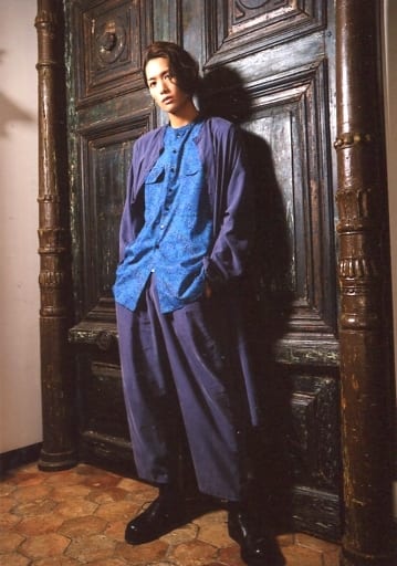 駿河屋 -<中古>水江建太/全身・衣装青・左向き・両手ポケット/「水江建