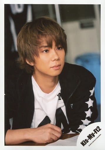 駿河屋 - 【買取】Kis-My-Ft2/北山宏光/バストアップ・衣装黒・白・右