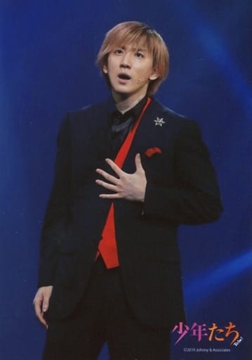 SixTONES/京本大我/ライブフォト・膝上・衣装黒・赤・左手胸元・口開き/「少年たち To be!」ステージフォト第2弾 SixTONES/京本大我/ライブフォト・膝上・衣装黒・赤・左手胸元・口開き/「少年たち To be!」ステージフォト第2弾
