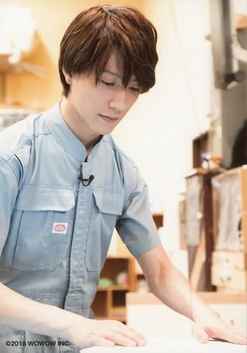駿河屋 - 【買取】鈴木拡樹/上半身・衣装水色・右向き・目線下/「2.5