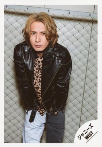 駿河屋 中古 ジャニーズwest 藤井流星 膝上 衣装黒 豹柄 屈み カメラ目線 ジャニーズwest Live Tour W Trouble グッズオフショット 公式生写真 ジャニーズ 駿河屋 中古 ジャニーズwest 藤井流星 膝上 衣装黒 豹柄 屈み カメラ目線 ジャニーズwest Live Tour W Trouble グッズオフショット 公式生写真 ジャニーズ