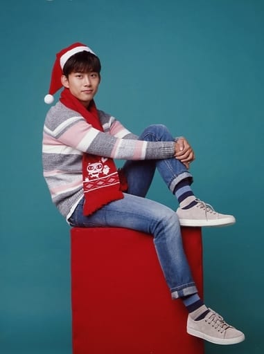 駿河屋 -<中古>2PM/TAECYEON(テギョン)/全身・座り・衣装グレー.白