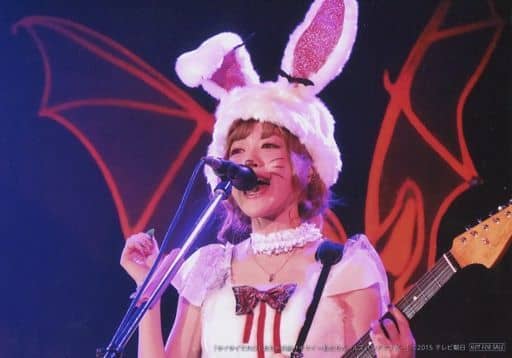 駿河屋 中古 Silent Siren 吉田菫 横型 ライブフォト バストアップ 衣装白赤 うさぎ マイク ギター 目線左 Dvd サイサイてれび おちゃの娘サイサイ 私たちガールズバンドですが 封入生写真 女性生写真 駿河屋 中古 Silent Siren 吉田菫 横型 ライブフォト バストアップ 衣装白赤 うさぎ マイク ギター 目線左 Dvd サイサイてれび おちゃの娘サイサイ 私たちガールズバンドですが 封入生写真 女性生写真