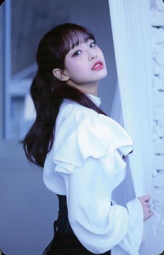 駿河屋 -<中古>Loona/チュウ(Chuu)/衣装白・背景カーテン/CD ...