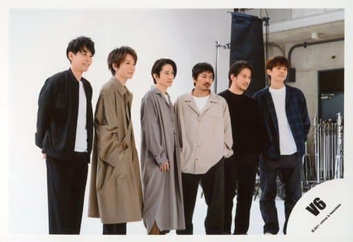 駿河屋 -<中古>V6/集合(6人)/横型・全身/V6 アーティスト写真撮影オフ