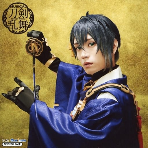 黒羽麻璃央(三日月宗近)/キャラクターショット・サイズ(89×89)/Blu-ray・DVD「ミュージカル『刀剣乱舞』 五周年記念 壽 乱舞音曲祭」アニメイト特典Lスクエア(LS判)生写真 黒羽麻璃央(三日月宗近)/キャラクターショット・サイズ(89×89)/Blu-ray・DVD「ミュージカル『刀剣乱舞』 五周年記念 壽 乱舞音曲祭」アニメイト特典Lスクエア(LS判)生写真