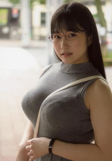 地味 巨乳 画像 