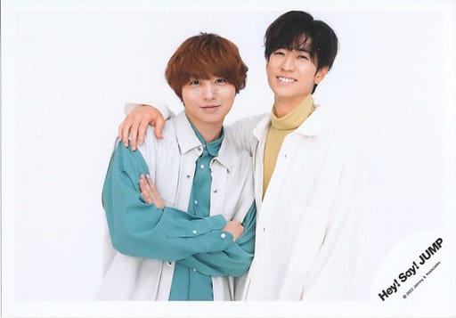 駿河屋 - 【買取】Hey! Say! JUMP/伊野尾慧・中島裕翔/横型・上半身