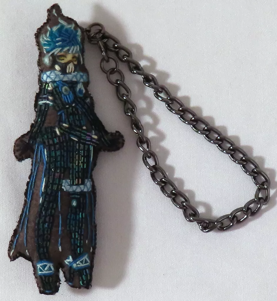 オルト・シュラウド 刺繍チャーム 「ディズニー ツイステッドワンダーランド展 ヴィランズから生まれた世界」