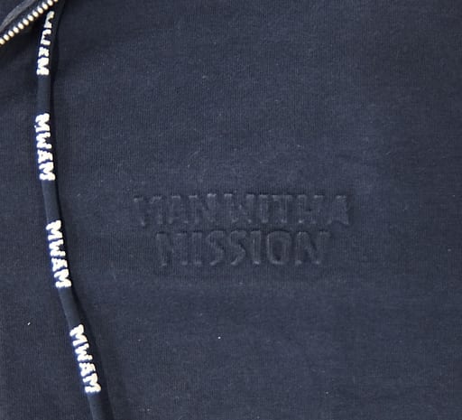 駿河屋 -<中古>MAN WITH A MISSION エンボスロゴパーカー ネイビー L