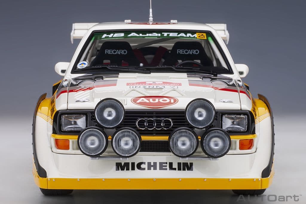 再入荷定番 ヤフオク! - AUTO art 88700 1/18 アウディ スポーツ