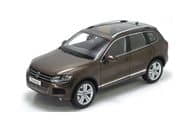 1/18 Volkswagen Touareg 2010 TSI グラシオーザ ブラウンメタリック ダイキャストモデル [K08822GBR]