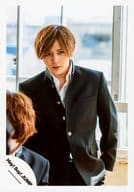 駿河屋 中古 Hey Say Jump 山田涼介 膝上 制服 黒 学ラン 左手ポケット 右肩下がり 窓 真剣sunshine Pv ジャケ 公式生写真 Hey Say Jump
