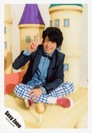 駿河屋 中古 Sexyzone 松島聡 全身 あぐら 衣装黒 青 右手ピース 右目閉じ オブジェ 16春 パンフ グッズ 公式生写真 ジャニーズ