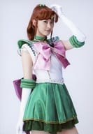 駿河屋 中古 楓 セーラージュピター 膝上 衣装緑白紫 左手頭 体右向き キャラクターショット ミュージカル 美少女戦士セーラームーン Amour Eternal 物販生写真 その他女性