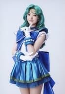 駿河屋 中古 藤岡沙也香 セーラーネプチューン 膝上 衣装青白緑 左手人差し指顎 キャラクターショット ミュージカル 美少女戦士セーラームーン Amour Eternal 物販生写真 その他女性