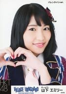 山下エミリー/バストアップ・バレンタインver./HKT48×ヴィレッジヴァンガード限定ランダム生写真(VILLAGE/VANGUARD EXCITNG BOOK STORE)