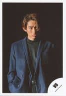 駿河屋 中古 V6 三宅健 上半身 紺黒衣装 ポケットに手 Can T Get Enough ハナヒラケ Pv ジャケ写 特典映像 撮影オフショット 公式生写真 ジャニーズ