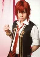 駿河屋 中古 小澤廉 ティーガ 上半身 右手上げ 左手後ろ キャラクターショット 舞台 夢王国と眠れる100人の王子様 Prince Theater ランダムブロマイド 2 5次元ミュージカル