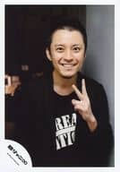 駿河屋 中古 関ジャニ 渋谷すばる 上半身 衣装黒 左手ピース 顔正面 歯見せ 公式生写真 ジャニーズ