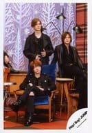 駿河屋 中古 Hey Say Jump 集合 3人 全身 見切れ 衣装黒 知念 岡本座り White Love Pv ジャケ写 撮影オフショット 公式生写真 ジャニーズ