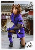 駿河屋 中古 ジャニーズwest 濱田崇裕 全身 しゃがみ 衣装紫 右手刀 左手膝の上 アルバム Westival ジャケ写 撮影 グッズ撮影オフショット 公式生写真 ジャニーズ