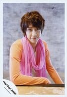 駿河屋 中古 Hey Say Jump 八乙女光 上半身 衣装オレンジ ピンク 黄色 右腕曲げ 口閉じ 背景グレー 公式生写真 ジャニーズ