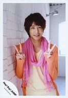駿河屋 中古 Hey Say Jump 八乙女光 上半身 衣装オレンジ ピンク 黄色 両手ピース 歯見せ 背景白 公式生写真 ジャニーズ