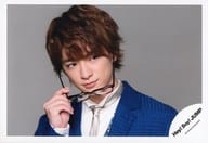 駿河屋 中古 Hey Say Jump 知念侑李 横型 バストアップ 衣装青白 右手眼鏡 目線右 背景グレー 公式生写真 ジャニーズ