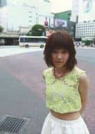駿河屋 中古 島崎遥香 膝上 衣装緑 両手後ろ 2lサイズ 写真集 ぱるる 困る ナゴヤドーム会場限定特典生写真 Akb48