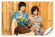 駿河屋 中古 Hey Say Jump 山田涼介 中島裕翔 山田涼介 横型 座り 衣装青 ベージュ 果物 笑顔 公式生写真 ジャニーズ