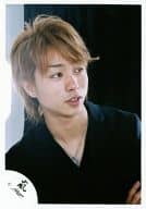 駿河屋 中古 嵐 桜井翔 バストアップ 衣装黒 ネックレス 腕組み 目線右 公式生写真 ジャニーズ