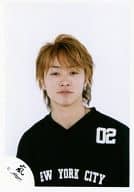 駿河屋 中古 嵐 桜井翔 バストアップ 衣装黒 カメラ目線 背景白 02 公式生写真 ジャニーズ