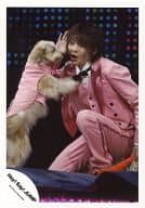 駿河屋 中古 Hey Say Jump 有岡大貴 ライブフォト 膝上 しゃがみ 衣装ピンク 右手パー 犬 公式生写真 Hey Say Jump