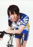 駿河屋 中古 鈴木拡樹 荒北靖友 膝上 ユニフォーム 右手顔 目線右 自転車 キャラクターショット 舞台 弱虫ペダル インターハイ篇 The First Result ブロマイド 2 5次元ミュージカル