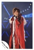 駿河屋 中古 Hey Say Jump 山田涼介 ライブフォト 膝上 衣装赤 白いファー 左手マイク 笑顔 公式生写真 ジャニーズ