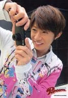 駿河屋 中古 嵐 相葉雅紀 上半身 衣装白 ピンク 両手カメラ 笑顔 Arashi Live Tour Popcorn ジャニーズ